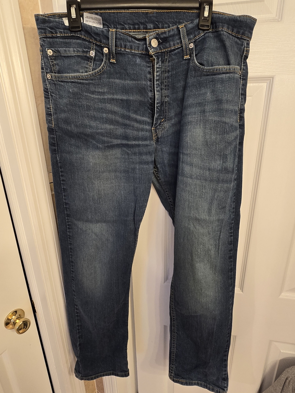 Levi's Straight Leg Jeans in Medium Blue Wash